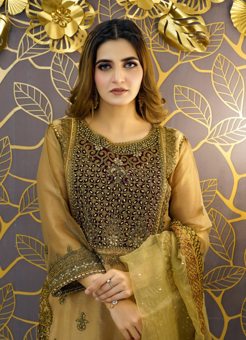 Gilded skin Elegance