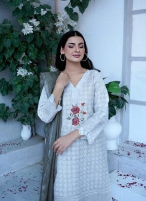 Alternative view of Unstitched 3 PC