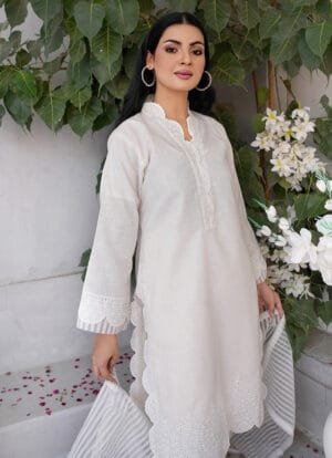 Alternative view of Unstitched 3 PC