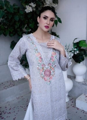 Alternative view of Unstitched 3 PC