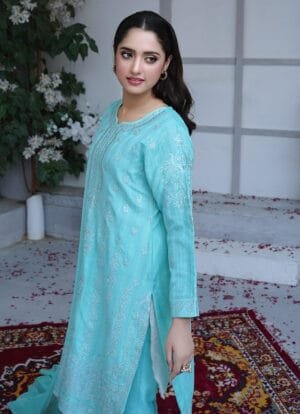 Alternative view of Unstitched 3 PC