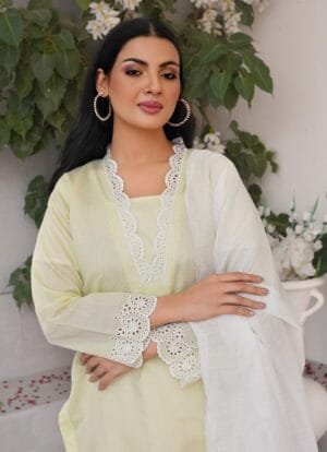 Alternative view of Unstitched 3 PC