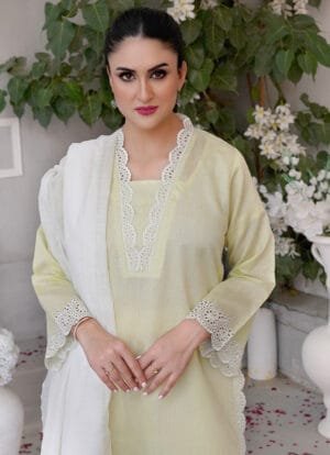 Alternative view of Unstitched 3 PC